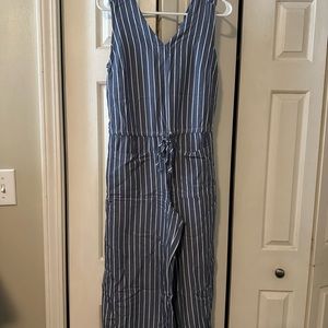 Old Navy capri jumper - gone this week, make me an offer